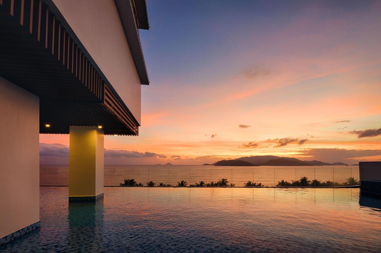 Hotel Vinpearl Beachfront 5*
