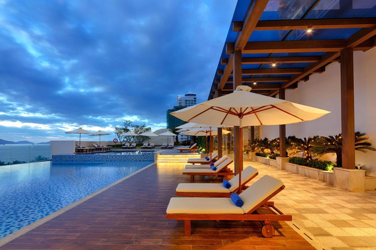 Отель Vinpearl Beachfront