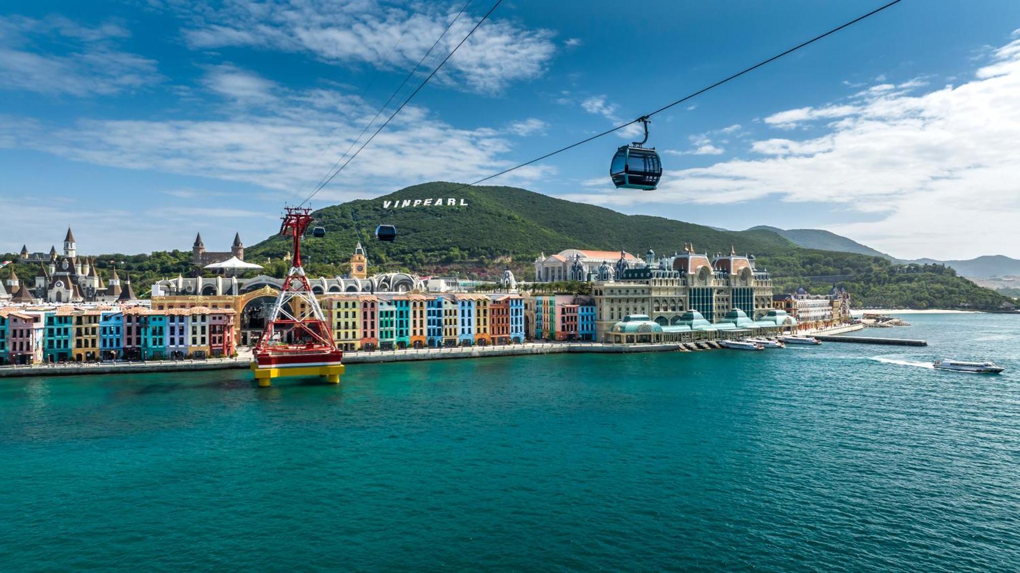 Отель Vinpearl Beachfront Нячанг