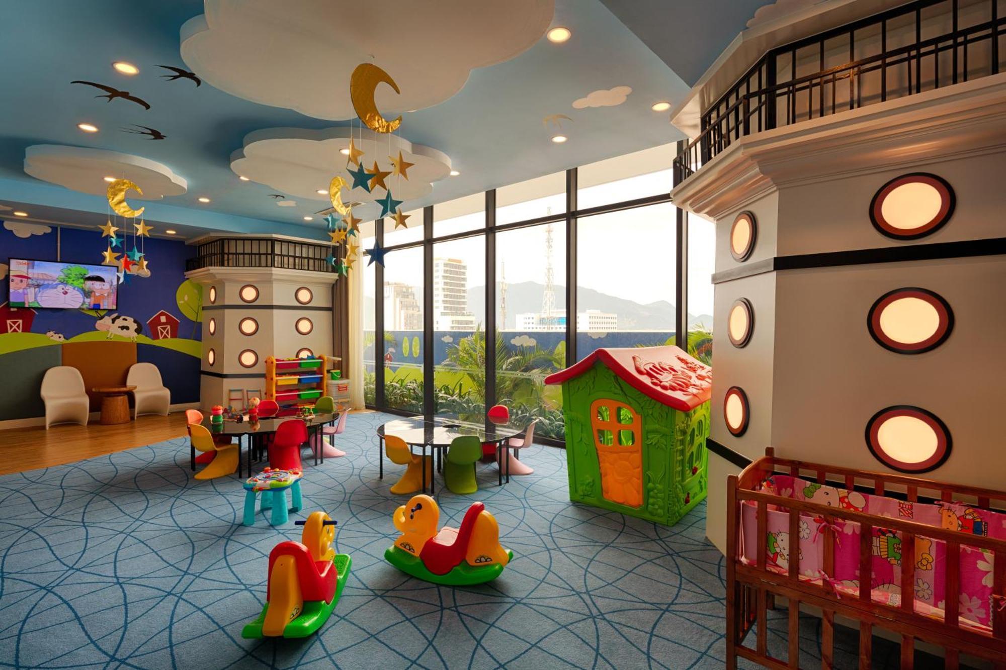 Отель Vinpearl Beachfront 5*